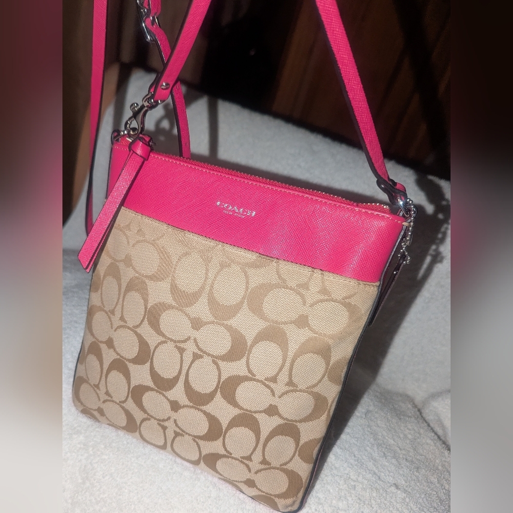 Coach North  South Swing Pack Fuchsia and Beige Crossbody Bag - Picture 3 of 9